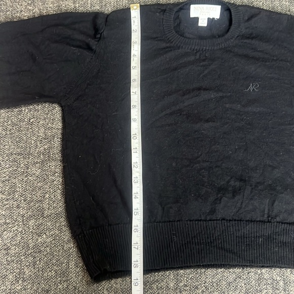 Vintage Nina Ricci 100% Merino Wool Italy Made Black Crew Neck Sweater est sz M - Picture 5 of 7